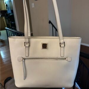 White Dooney and Bourke 1975 Purse